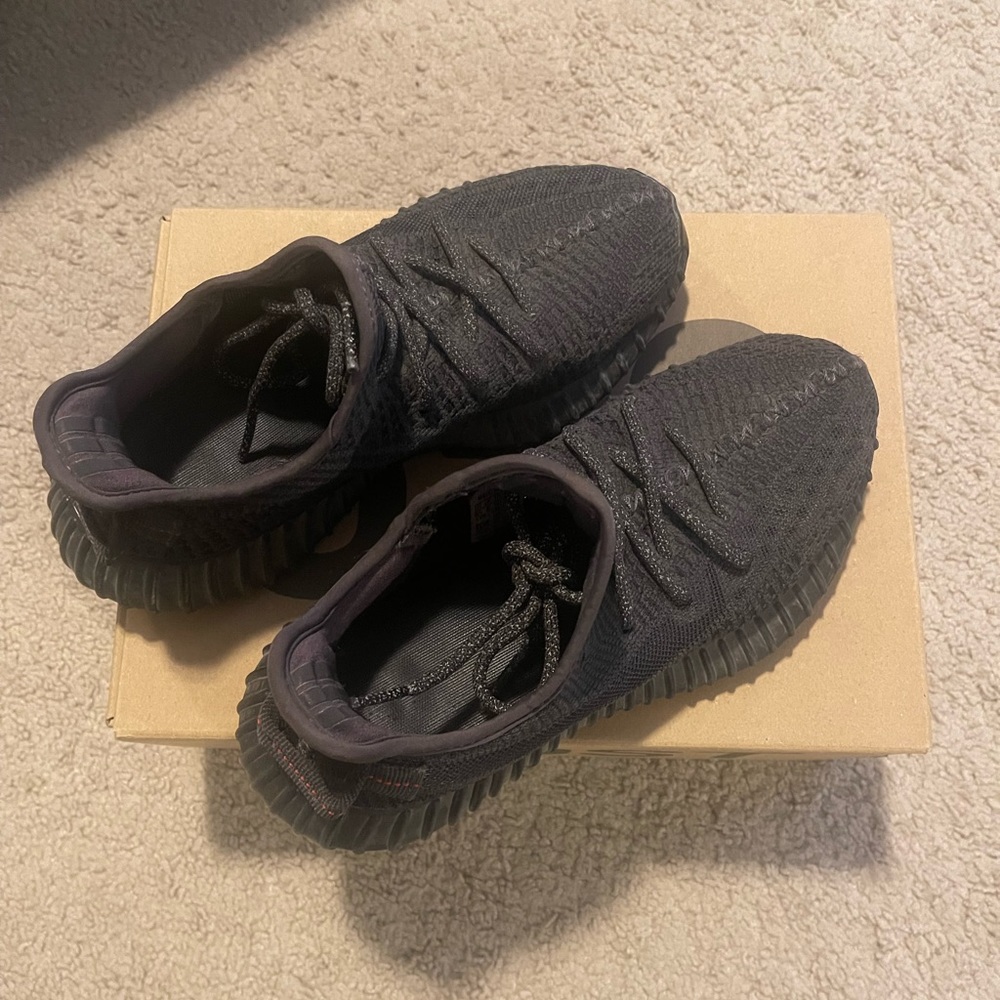 AUTHENTIC Yeezy Boost 350 V2